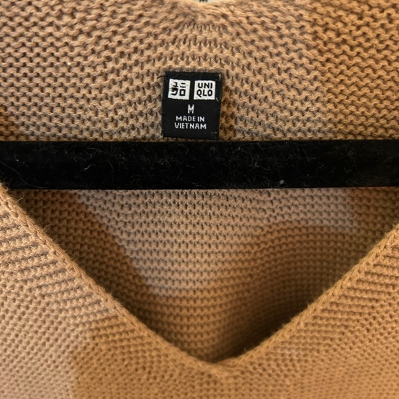 Uniqlo Beige V-Neck Sweater - Picture 3 of 3